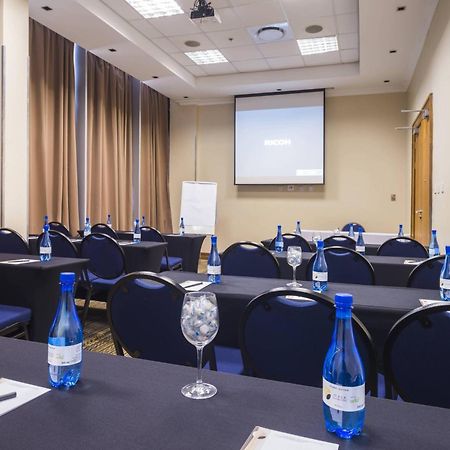 Protea Hotel By Marriott Gaborone Masa Square Екстериор снимка