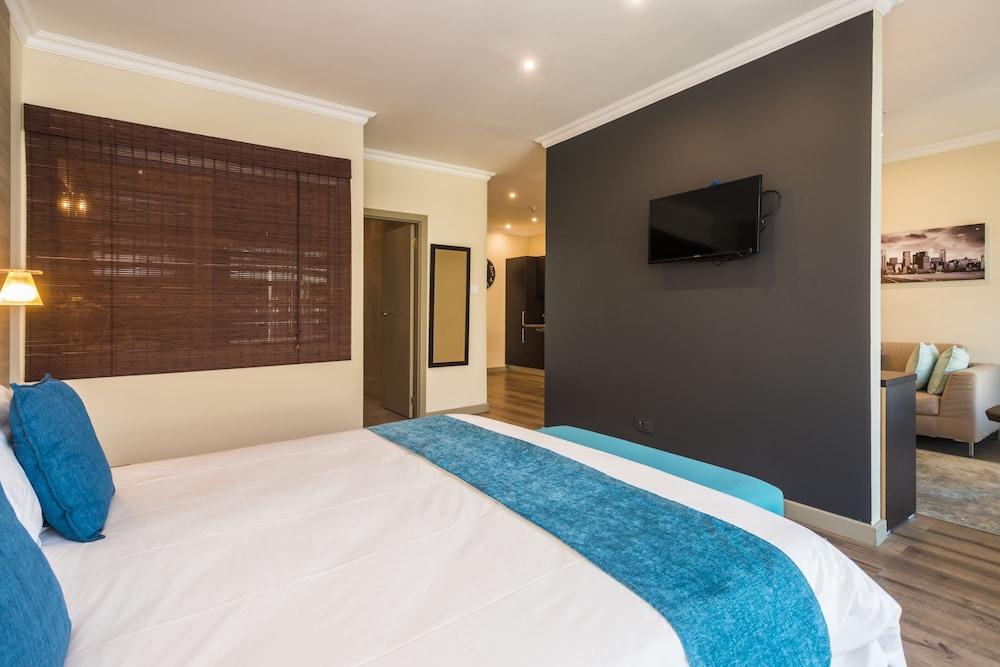 Protea Hotel By Marriott Gaborone Masa Square Екстериор снимка