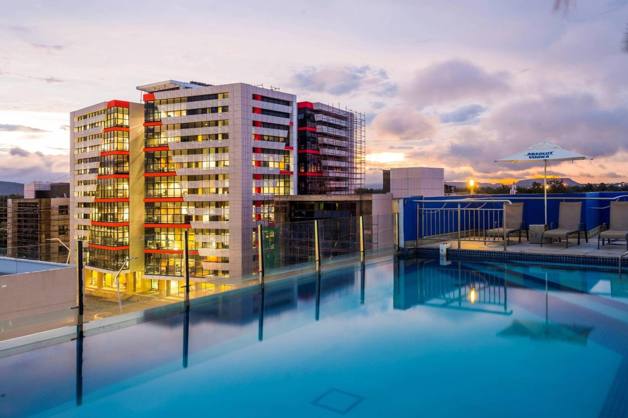 Protea Hotel By Marriott Gaborone Masa Square Екстериор снимка