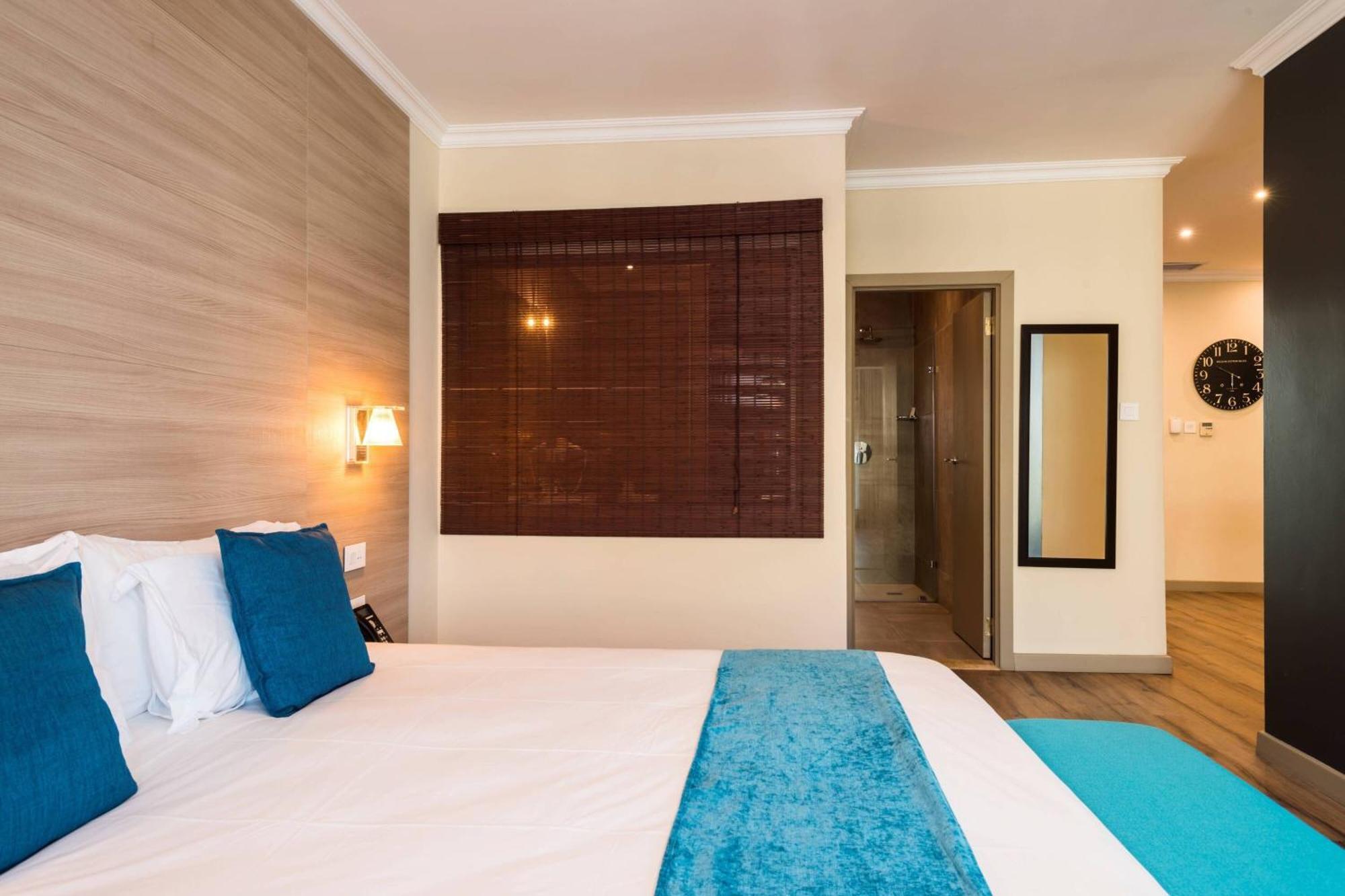 Protea Hotel By Marriott Gaborone Masa Square Екстериор снимка